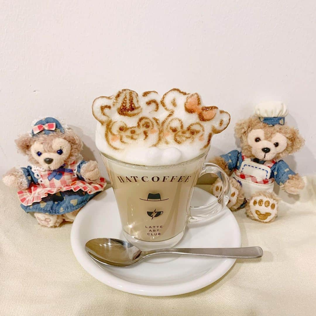 小沼瑞季さんのインスタグラム写真 - (小沼瑞季Instagram)「🐻💗🐻🎀﻿ ﻿ 可愛すぎるダッフィー＆シェリーメイの﻿ ラテアート☕️💕💕💕💕💕﻿ ﻿ ラテアート専門店﻿ HAT COFFEEへ行ってきた☕️🌹﻿ ﻿ ﻿ 作ってるところの動画も撮ったので見てね❣️﻿ ﻿ ﻿ #hatcoffee#latteart#duffy #shelliemay#ハットコーヒー#ラテアート#ダッフィー#シェリーメイ#ショートケーキ#蔵前カフェ#蔵前#上野カフェ#みいきのカフェめぐり☕️🍰」8月23日 23時04分 - mizukikonuma