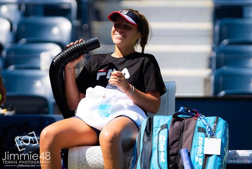 ソフィア・ケニンのインスタグラム：「New “cool” invention @usopen :) Solid session with @carogarcia yesterday!」