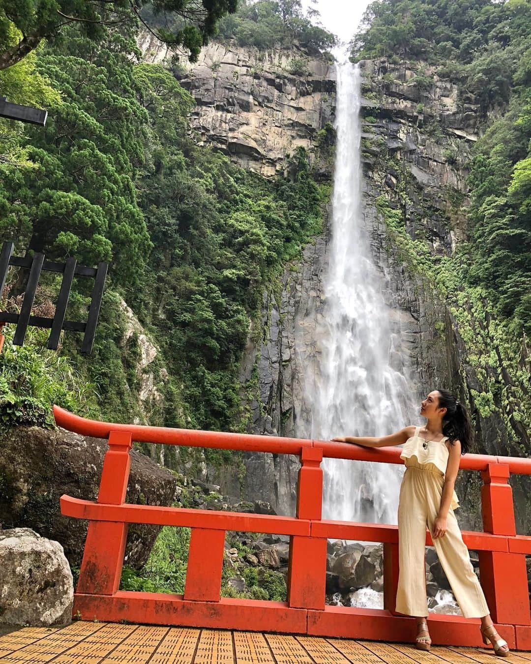 里彩さんのインスタグラム写真 - (里彩Instagram)「最後までみてね😘 #waterfall #nature #beautiful  #那智の滝 #滝 #美しい #自然」8月23日 23時22分 - risa_gram611