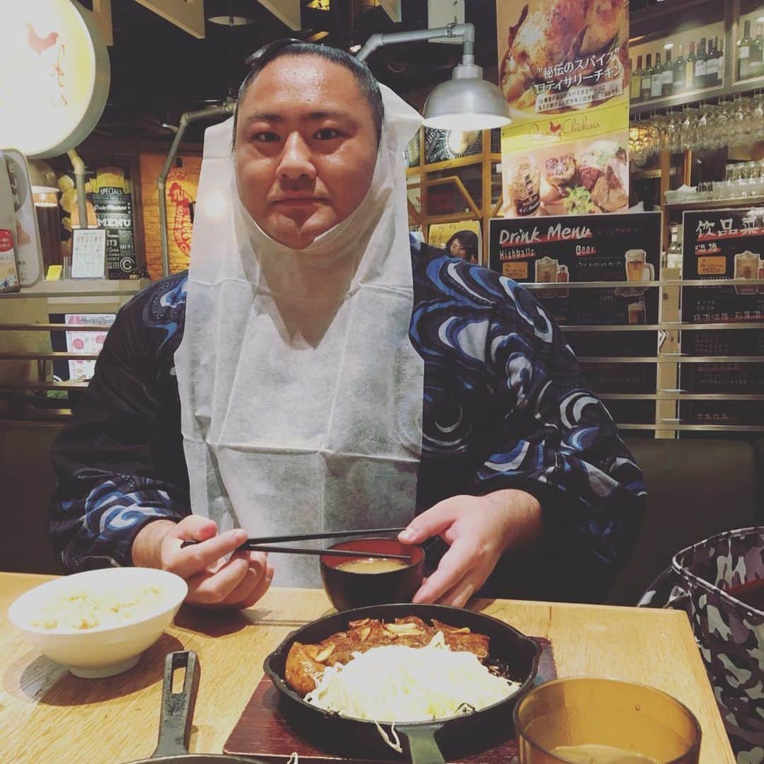 琴恵光充憲のインスタグラム：「ではいただきます。 #目には目お #歯には歯お 井つちやたお」