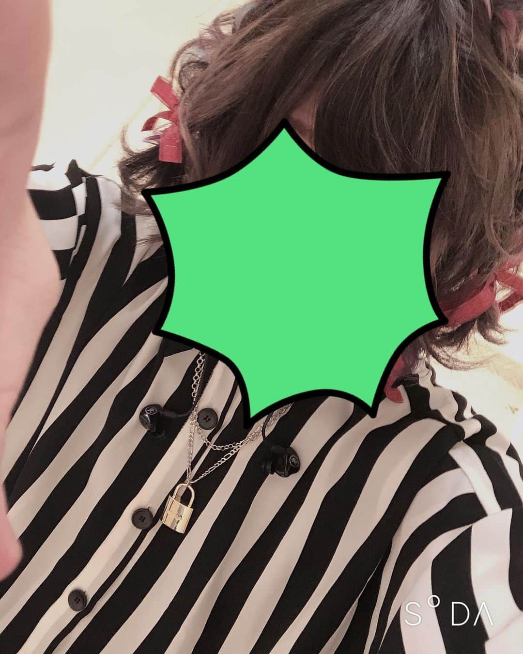 なるせのインスタグラム：「XYZツアー始まりましたー！名古屋でした 楽しかった〜〜！が、バタバタしすぎて1日目の終演後にお疲れ様でしたとツイートできずに ごめんとおもいました これは1日目にとった写真なので 許してください たのむたのむたのむ」