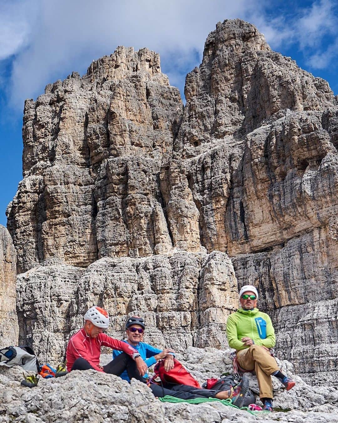 のインスタグラム：「Summer moments: break on the rocks with @jeanannequin 📷@simondestombes_photography #MilletRiseUp #climbing #escalade #rocks #mountaineering #dolomites #dolomiti」