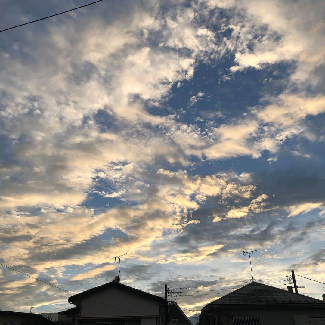 のインスタグラム：「今日は綺麗な空だった」
