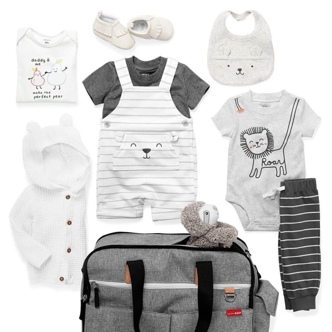 Skip Hopさんのインスタグラム写真 - (Skip HopInstagram)「TGIF! It's time to pack up your Weekender and fill it with your @carters essentials for your weekend travels! What are you packing for this weekend? 👶🕶️✈️ #skiphop #carters #musthavesmadebetter」8月24日 0時00分 - skiphop