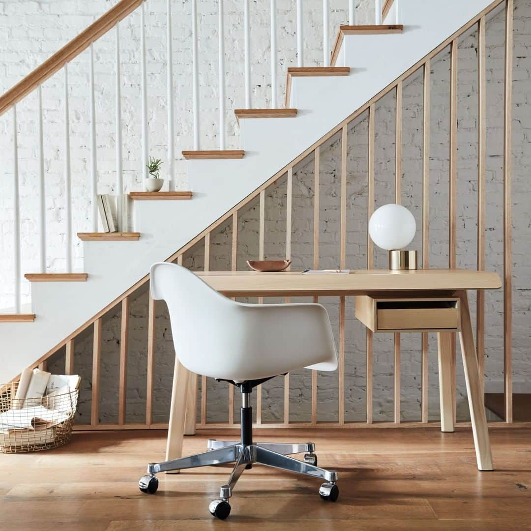 Herman Miller （ハーマンミラー）さんのインスタグラム写真 - (Herman Miller （ハーマンミラー）Instagram)「With more than two million unique configurations possible, the iconic Eames Shell Chair is unmatched in versatility and adaptability. Discover how this simple, gracious form can follow you through the many stages of life. Link in bio.  @eamesoffice | Available from Herman Miller in all regions except Europe and the Middle East. Contact @vitra for these regions.」8月24日 0時00分 - hermanmiller