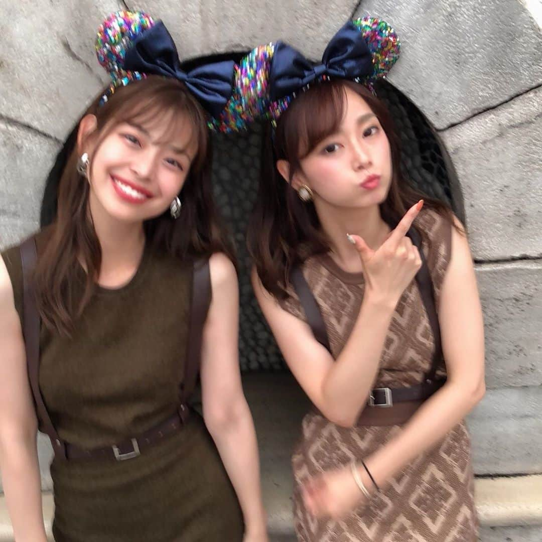 藤澤友千菜さんのインスタグラム写真 - (藤澤友千菜Instagram)「🐭🌙.*·̩͙ 夢の国へ..... せなと #双子コーデ したよ♥️ @amerivintage  無地と柄やから パッと見違う服に見えるかもやけど、上から下まで全部一緒！ 靴見えてへんけど オソロやねん。笑笑 最近、せなとオソロ服増えてるw またオソロ着なきゃw ᕱ⑅ᕱ♥ #ディズニーコーデ #双子コーデディズニー #アメリ #アメリヴィンテージ #オシャレディズニー #アフター5 #ディズニー #おそろコーデ #仲良し #関西人 #秋服 #ファッション #モデル #藤澤友千菜 #フォロミー #followme #instagood #ameri #amerivintage #disneysea #disneycode #disney #fashion #photography #twins」8月24日 0時13分 - yuchina1207