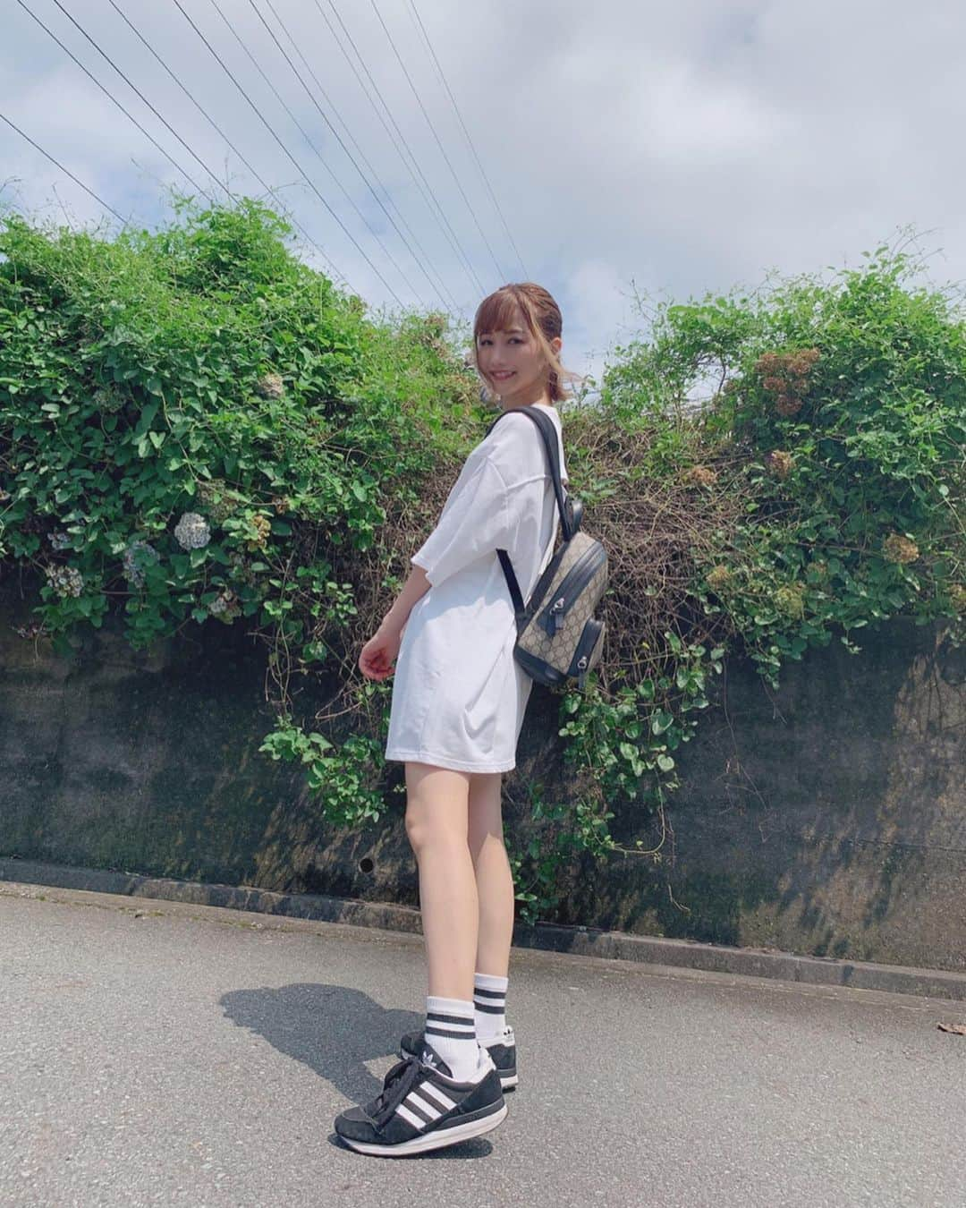 小林智絵さんのインスタグラム写真 - (小林智絵Instagram)「. . . . MV撮影でも着た服🤟 . . . #pimms #idol #kawaii #cute #japan #shizuoka #code #hair #make #gucci #adidas #日本 #静岡 #ボブ #ボブヘアアレンジ #コーデ」8月24日 0時15分 - kobayashichie_1012