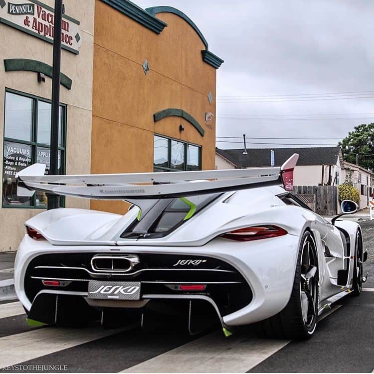 Amazing Carsさんのインスタグラム写真 - (Amazing CarsInstagram)「What are your thoughts on the Koenigsegg Jesko?🤔🤔 Photo via: @keystothejungle  Second page: @M85Media  Other page: @StancedAutohaus  #Koenigsegg #Jesko #AmazingCars247」8月24日 0時18分 - amazingcars247