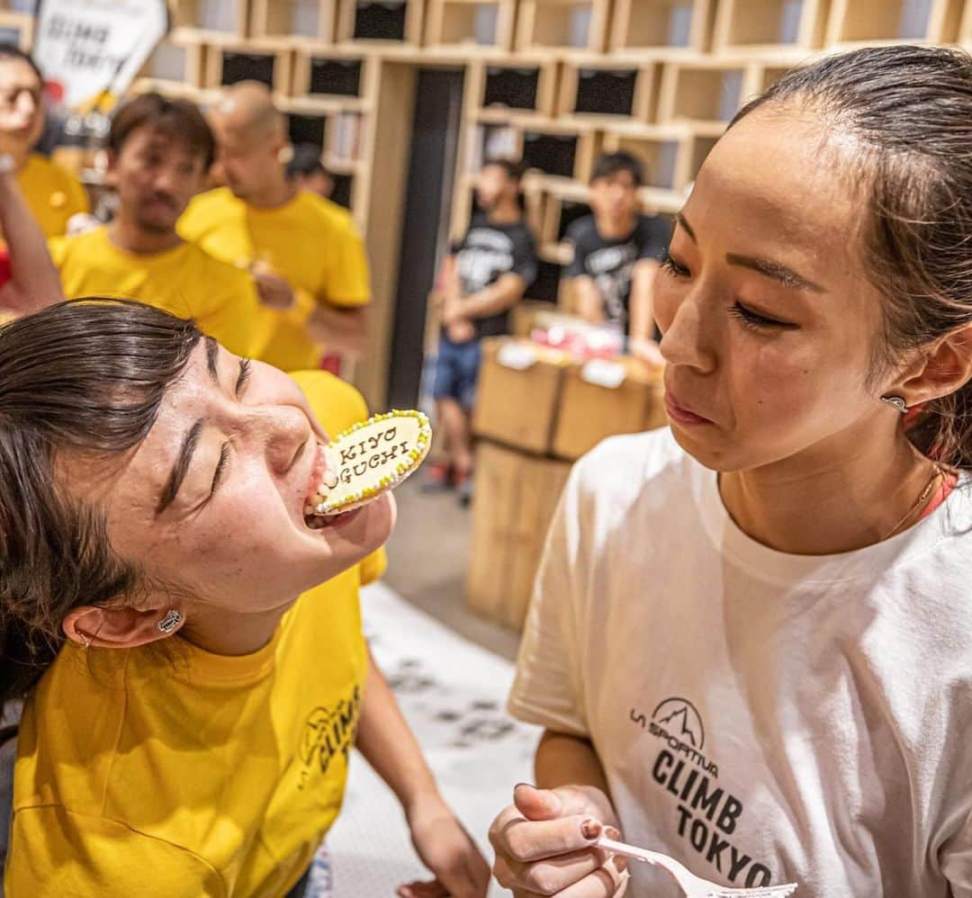 野口啓代さんのインスタグラム写真 - (野口啓代Instagram)「CLIMB TOKYO🥾⚡️ Thank you for LA SPORTIVA family !!!* * TEAM AKIYO won👑✨* * 楽しいイベントをありがとうございました🤗❤️国内外のla sportivaアスリートとのチーム対抗戦、楽しくてあっという間でしたね〜！そして TEAM AKIYO見事優勝！みなさん、ありがとうございました👑✨これからもla sportivaの靴で強くなりましょー！* * ケーキもめちゃ嬉しかったです🎂💕* #climbtokyo @lasportivagram @lasportivajp @bpump_ogikubo」8月24日 0時23分 - noguchi_akiyo