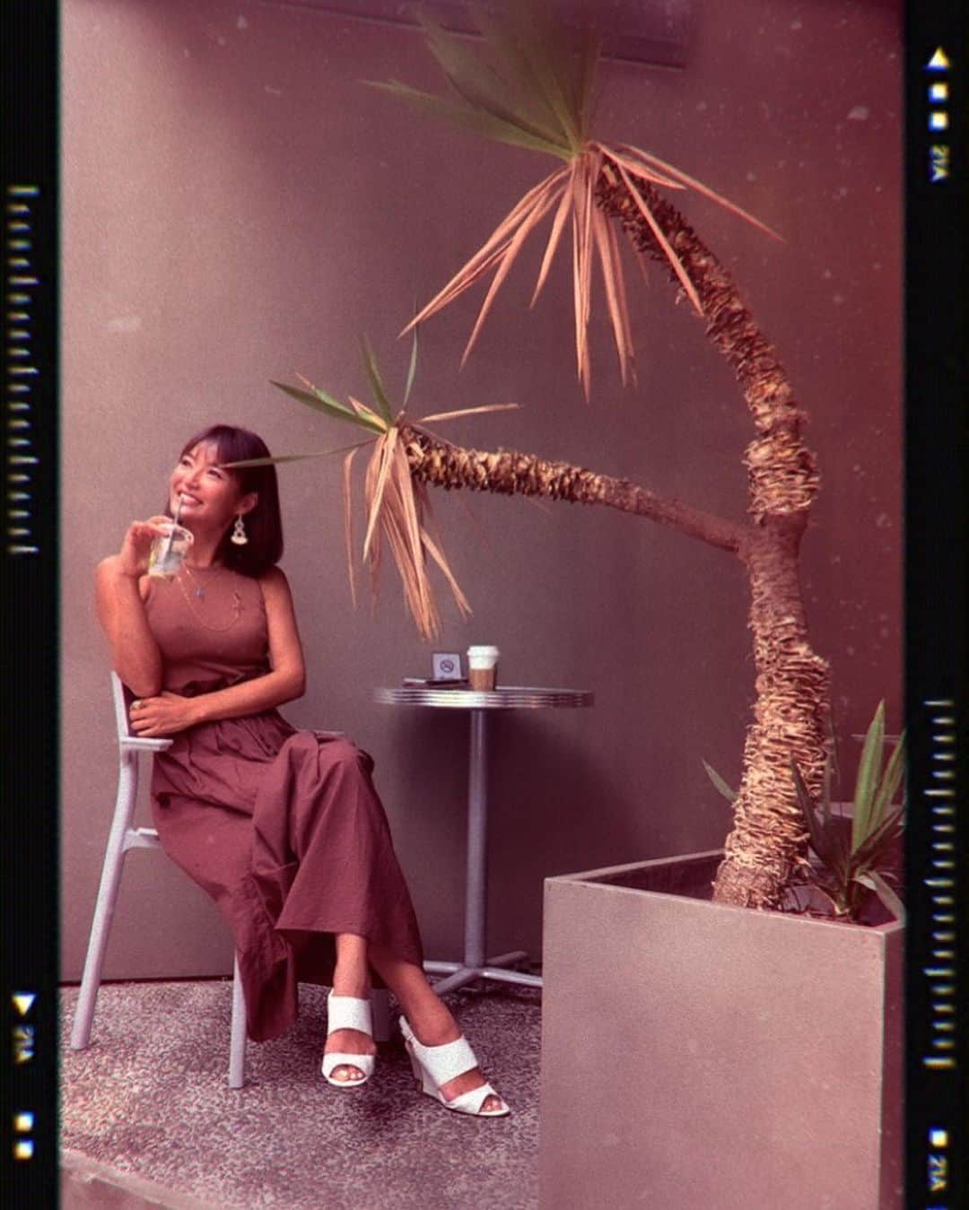 紺谷みえこのインスタグラム：「午前中はフットサル(渋谷)→事務所→美容クリニック(六本木)→(青山)と よく歩いた日でした。音楽を聴きながら歩くのもだいすき 子供と手を繋ぎながら歩くのもだいすき。 静かな夜もだいすき。 ・ #fashion #snidel #model #likes #cute #beautiful #tokyo  #healthy #dress #instagood #photo #photography  #chanel #omotesando #actress #instapic #city #model #beautiful #スナイデル  #お気に入り #ドレス ファッション #モデル  #コーデ」