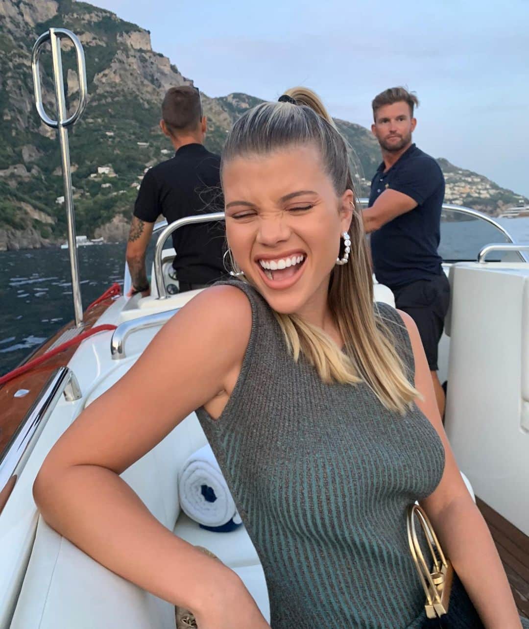 ソフィア・リッチーのインスタグラム：「My Birthday is tomorrow! This is how I’m feeling about 21 🦄🥳🥳」