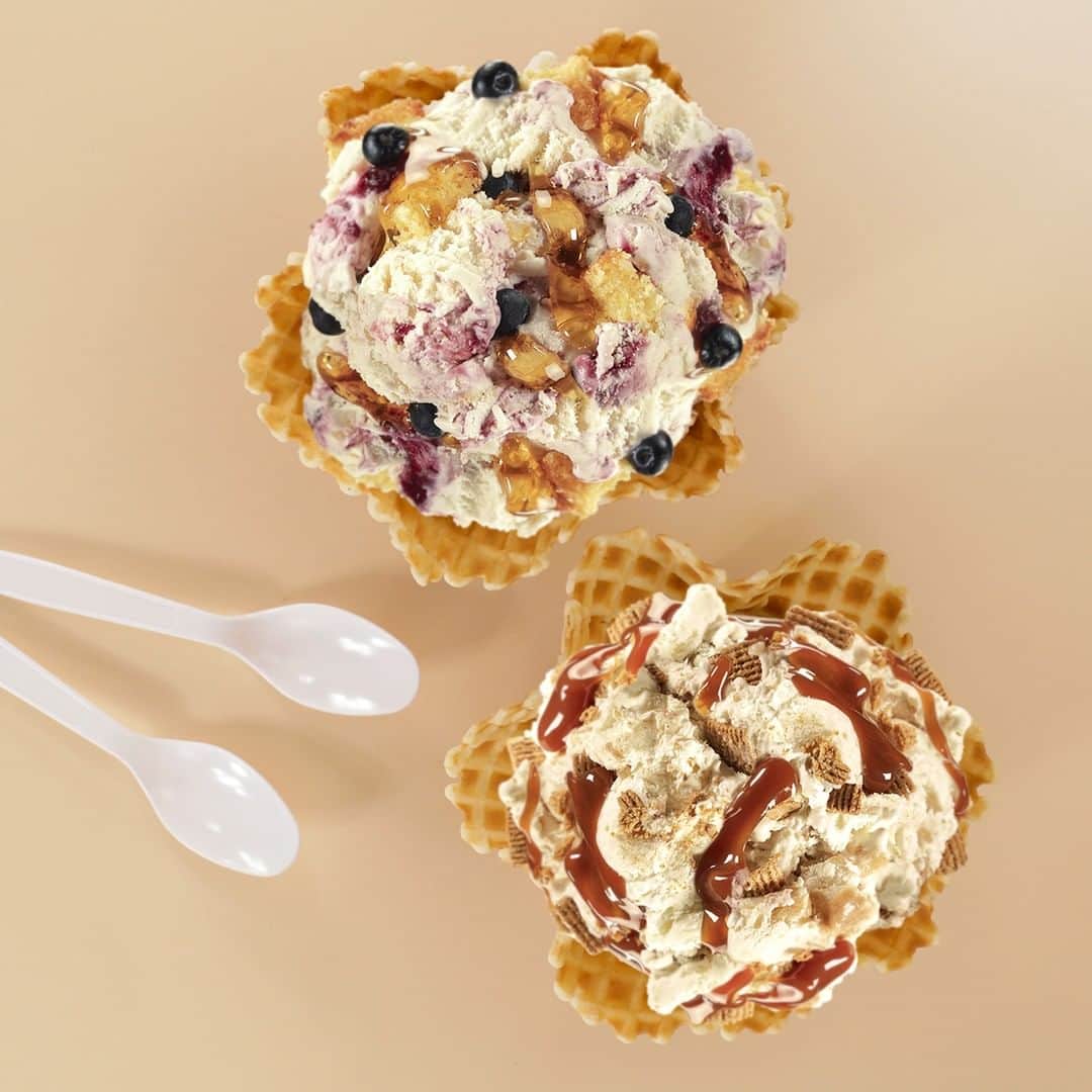 コールド・ストーン・クリーマリーのインスタグラム：「These flavors have us craving sweater weather 😍🍂 Try our Honey Graham Bowl™ or Cornbread is My Jam™ Creation™ and enjoy the flavors of fall 😋」