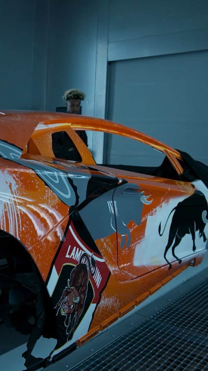 のインスタグラム：「How do you go from being a kid dreaming of Lamborghini to making the Super Sports Car of everyone’s dreams? @skylergreystreetart tells about the unique passion that drove him to create his perfectly imperfect Aventador S.  #Lamborghini #AventadorS #LamborghiniPaintShop #CreatedToCreate」
