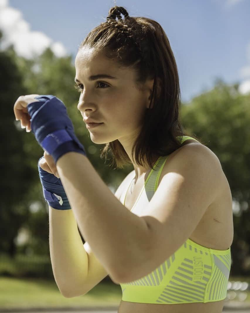 Nike Womenさんのインスタグラム写真 - (Nike WomenInstagram)「"It's sport that gives me self-confidence.” Camelia Bourbon, of French and Moroccan descent, is a model and influencer who pushes her limits with boxing. Focus your workout. Get Started. Get Nike Training Club.」8月24日 1時01分 - nikewomen