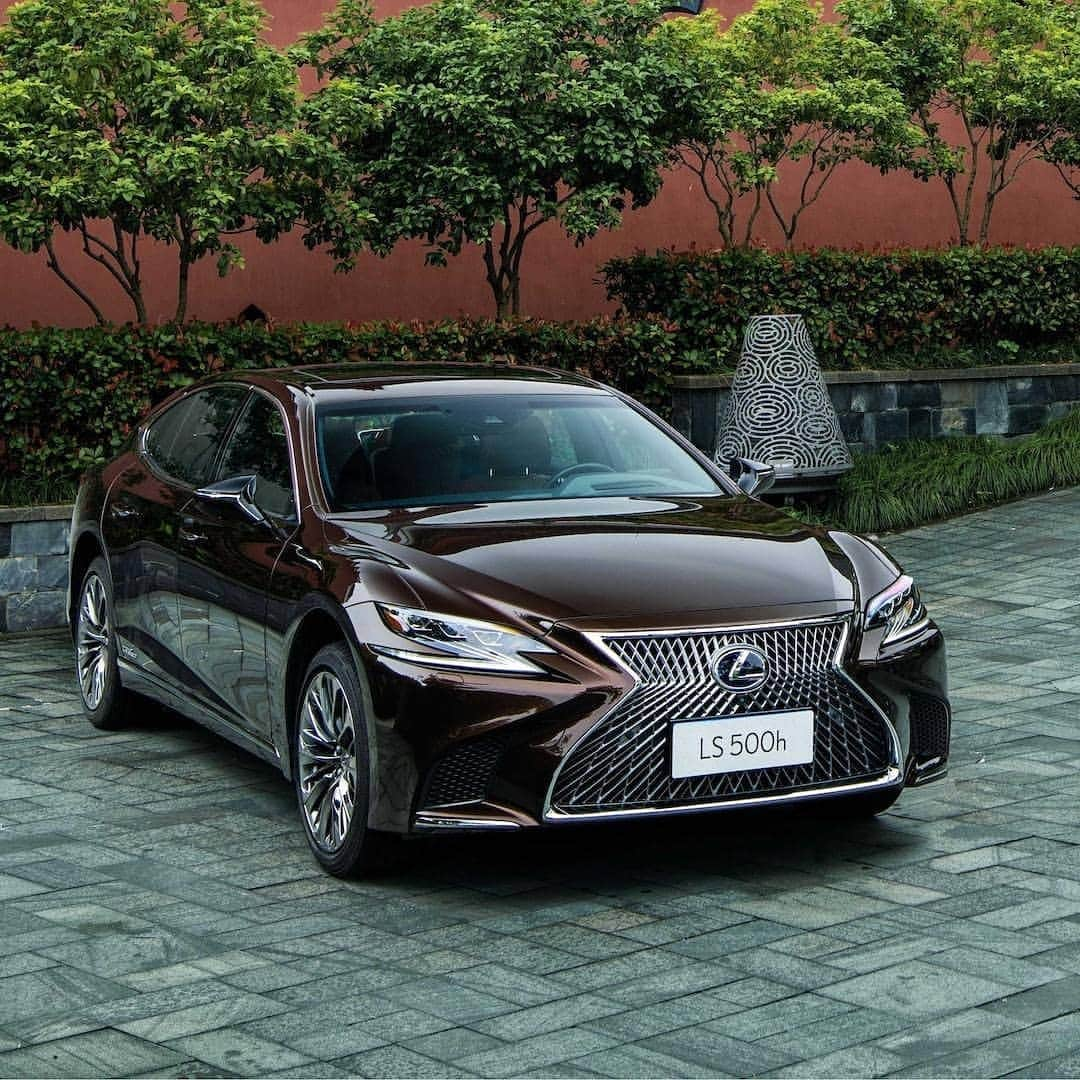 Lexus UKさんのインスタグラム写真 - (Lexus UKInstagram)「#LexusLS or #LexusLC: which would you take for the weekend?  #Design #CarDesign #Automotive #Lexus #CarsofInstagram #Luxury #LuxuryTravel」8月24日 1時06分 - lexusuk