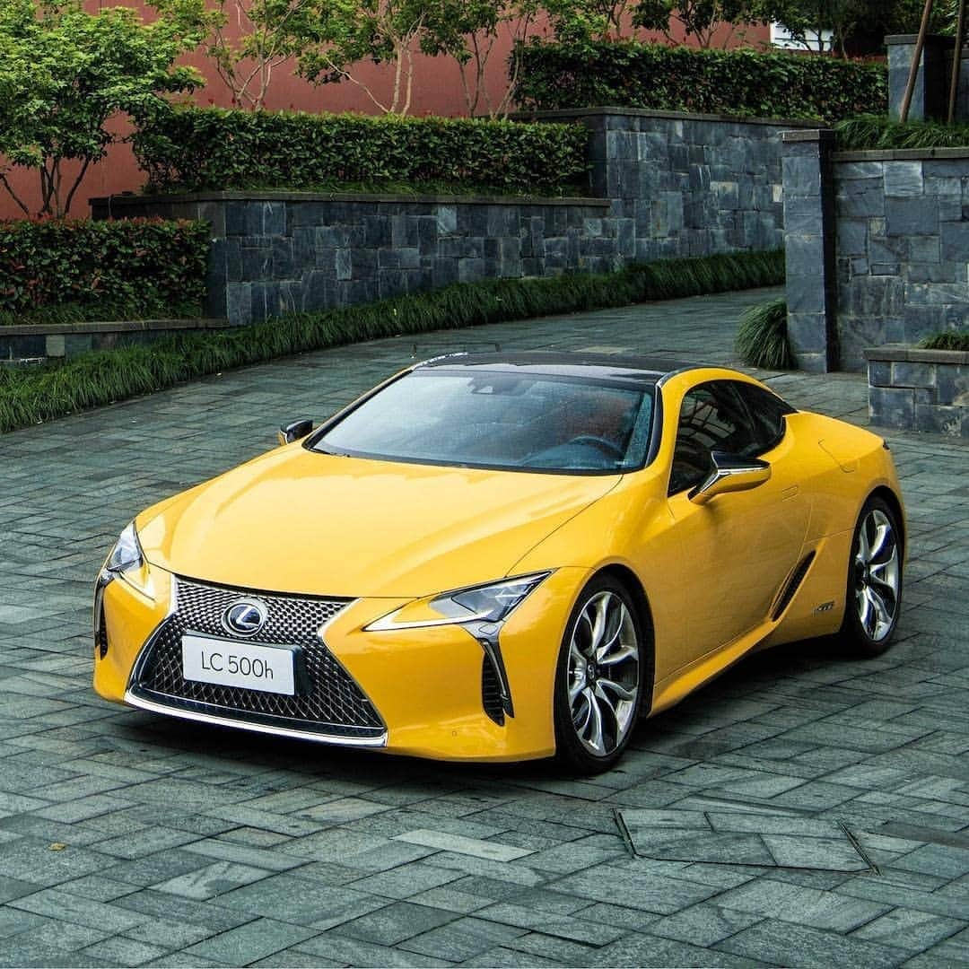 Lexus UKさんのインスタグラム写真 - (Lexus UKInstagram)「#LexusLS or #LexusLC: which would you take for the weekend?  #Design #CarDesign #Automotive #Lexus #CarsofInstagram #Luxury #LuxuryTravel」8月24日 1時06分 - lexusuk