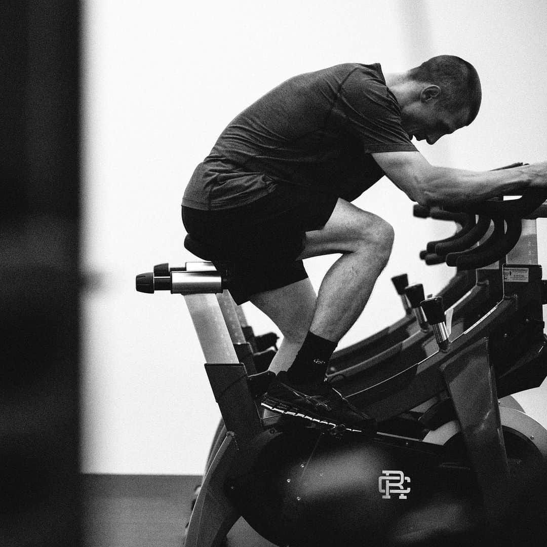 のインスタグラム：「Deltapeak™ 90 is a highly breathable fast-drying mesh engineered for comfort in warmer temperatures. Featured across our Performance line, this featherweight fabric is designed for optimal comfort during high-output activities. ⁣ ⁣ Shop Deltapeak™ at ReigningChamp.com and at Reigning Champ Flagship Stores. ⁣ ⁣ #ReigningChamp #ReigningChampPerformance」
