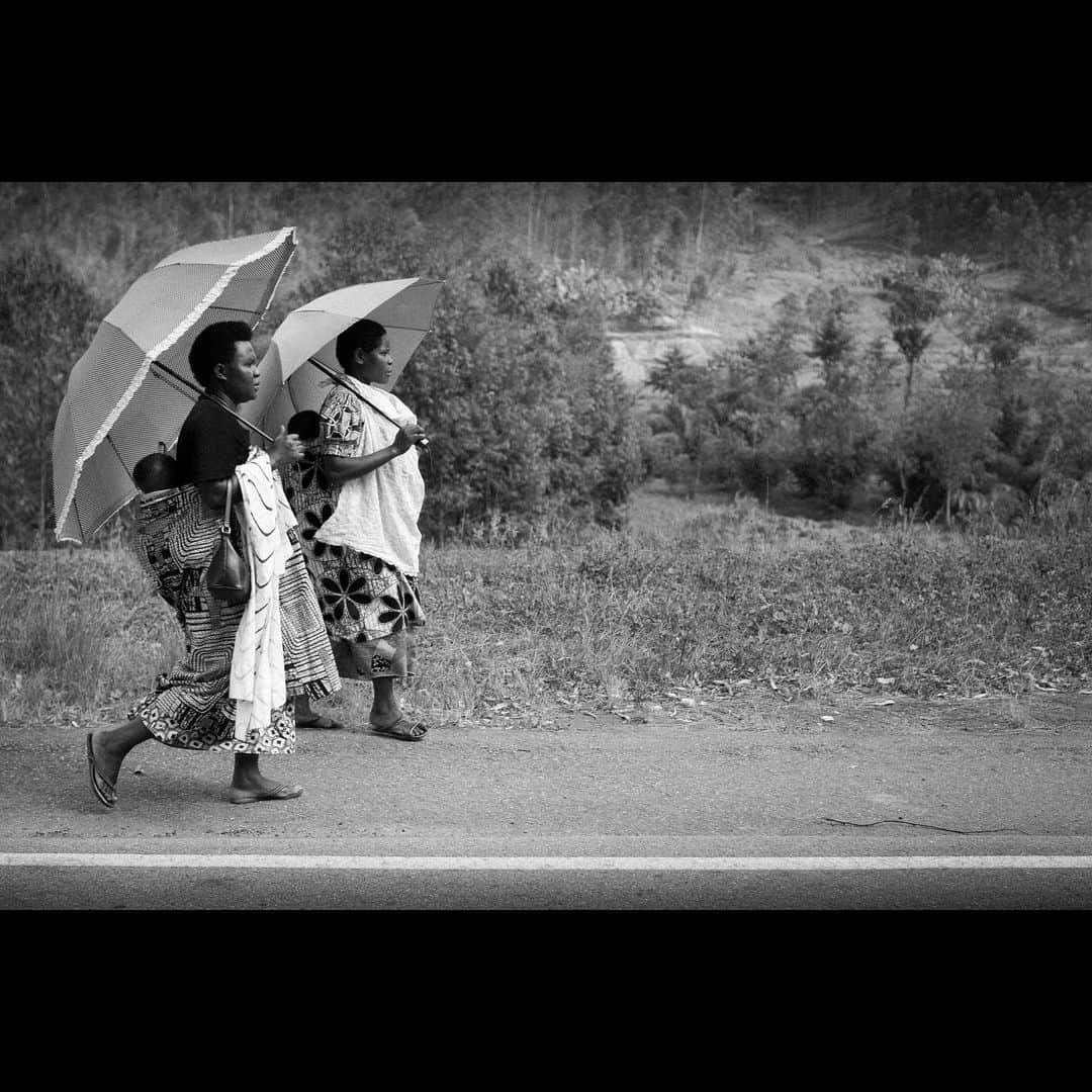 グラハム・フィリップスさんのインスタグラム写真 - (グラハム・フィリップスInstagram)「Rwanda was one of the most impressive countries I’ve been to. The kindness and resilience of the people and their resounding call for peace and joy after such a bleak past, only a quarter century after the genocide, astounded. Goes to show how a people can unite when they put their minds to it, even after something as gut wrenchingly dividing as what they endured. It was inspiring to see how you can take pride in your country and what’s its reaching for without forgetting your past. Murakoze for the lessons and sharing your beauty with me and my family.  Hope to visit again soon.」8月24日 12時05分 - grahamphillips