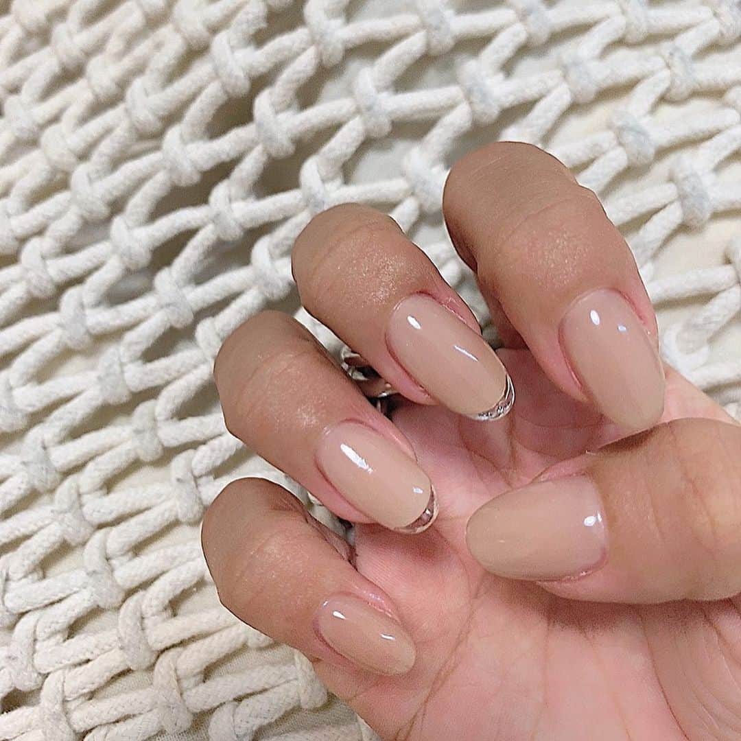 Marika Kajiwaraさんのインスタグラム写真 - (Marika KajiwaraInstagram)「NAIL♡♡ ＊ 今回は綺麗めベージュ☺️ 前回もしてもらったクリアフレンチを 派手色とスクエアやめて、 ベージュのオーバルでに フレンチ3本入れてもらった♡ ＊ ベージュの色味がどツボやし やっぱシンプルは可愛い🧡 ＊ ＊ ＊ #ネイル #ネイルデザイン #シンプルネイル #ベージュネイル #クリアフレンチ #nail #like #instagood」8月24日 12時02分 - marika__kw