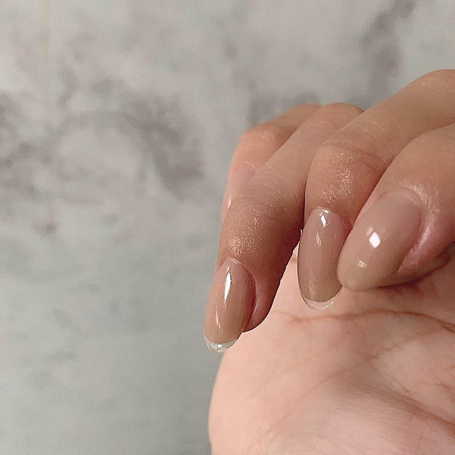 Marika Kajiwaraさんのインスタグラム写真 - (Marika KajiwaraInstagram)「NAIL♡♡ ＊ 今回は綺麗めベージュ☺️ 前回もしてもらったクリアフレンチを 派手色とスクエアやめて、 ベージュのオーバルでに フレンチ3本入れてもらった♡ ＊ ベージュの色味がどツボやし やっぱシンプルは可愛い🧡 ＊ ＊ ＊ #ネイル #ネイルデザイン #シンプルネイル #ベージュネイル #クリアフレンチ #nail #like #instagood」8月24日 12時02分 - marika__kw