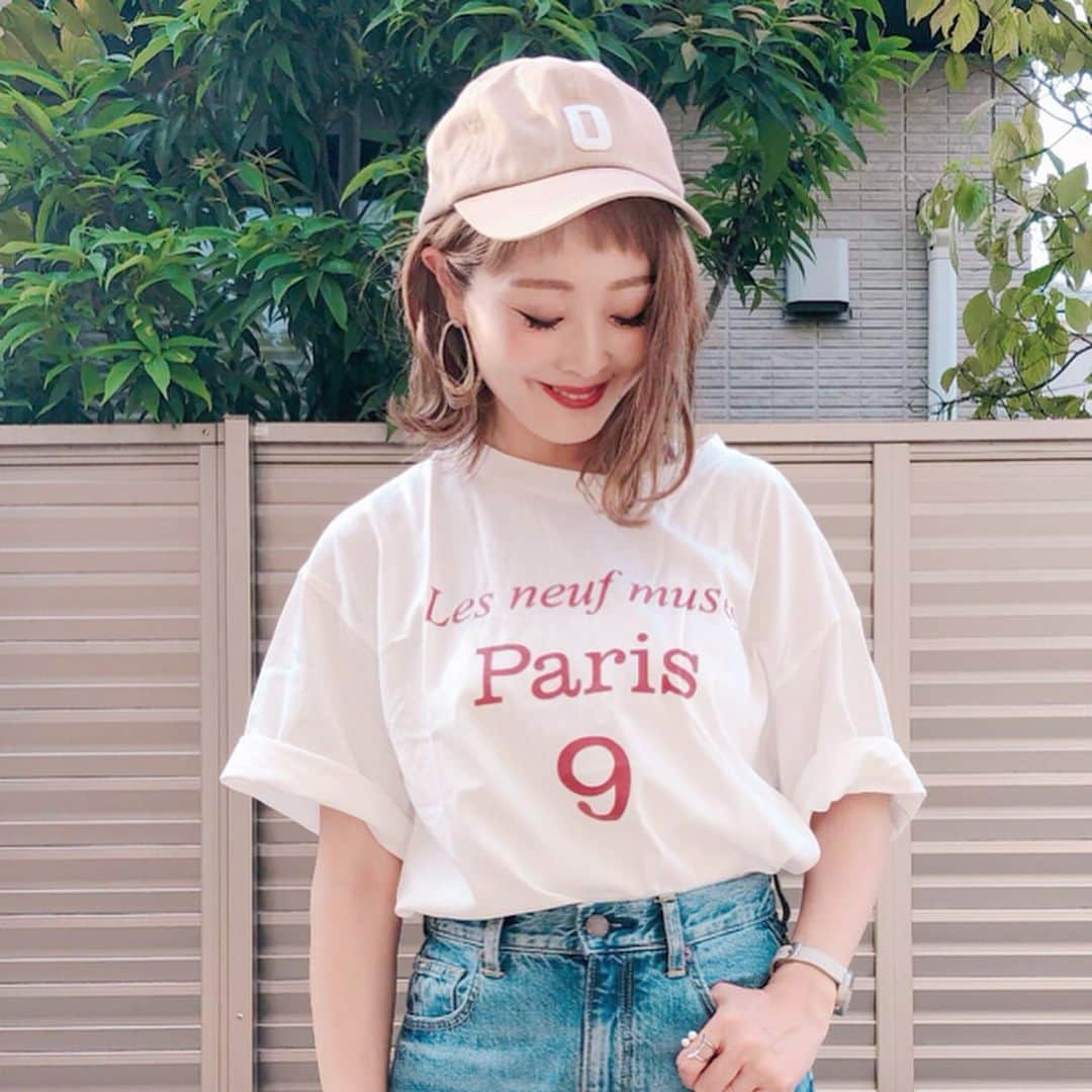 Kikuno Sayumiさんのインスタグラム写真 - (Kikuno SayumiInstagram)「〻casual style〻 ・ ・ ・ ロゴが可愛いTシャツは @futier_land のもの𓂅 ・ ハイウエストデニムと合わせたよ。 ・ ・ ・ tops▶ @futier_land bottoms▶ @gu_global @gu_for_all_ ・ ・ ・ #ファッション#コーデ#fashion#ママ#ママコーデ#プチプラコーデ#大人カジュアル#ヘアアレンジ#大人可愛い#ジユジョ#シンプルコーデ#158cmコーデ #158cm  #夏コーデ#mamagirl#ママリ#ママリファッション#令和ベイビー #locari#lucrajp#男の子ママ #産後ファッション#授乳コーデ #授乳ファッション #futierland #フューティアランド」8月24日 10時34分 - sayumikikuno