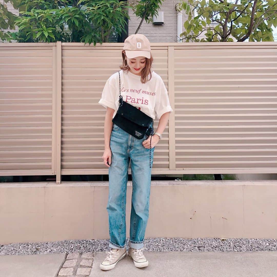 Kikuno Sayumiさんのインスタグラム写真 - (Kikuno SayumiInstagram)「〻casual style〻 ・ ・ ・ ロゴが可愛いTシャツは @futier_land のもの𓂅 ・ ハイウエストデニムと合わせたよ。 ・ ・ ・ tops▶ @futier_land bottoms▶ @gu_global @gu_for_all_ ・ ・ ・ #ファッション#コーデ#fashion#ママ#ママコーデ#プチプラコーデ#大人カジュアル#ヘアアレンジ#大人可愛い#ジユジョ#シンプルコーデ#158cmコーデ #158cm  #夏コーデ#mamagirl#ママリ#ママリファッション#令和ベイビー #locari#lucrajp#男の子ママ #産後ファッション#授乳コーデ #授乳ファッション #futierland #フューティアランド」8月24日 10時34分 - sayumikikuno