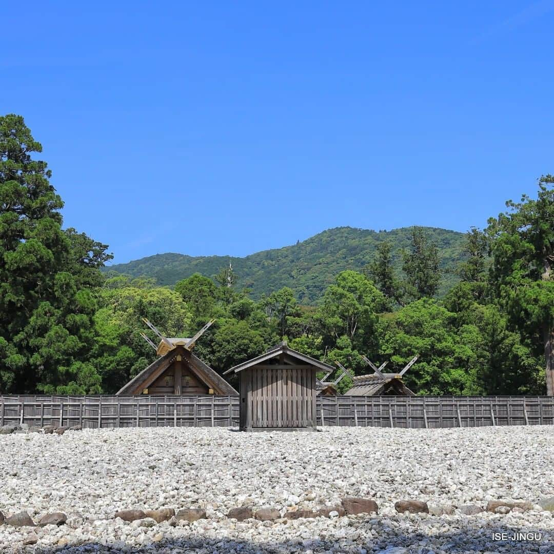 伊勢神宮さんのインスタグラム写真 - (伊勢神宮Instagram)「#伊勢神宮 #神宮 #神社 #心のふるさと #内宮 #皇大神宮 #古殿地 #神宮式年遷宮 #式年遷宮 #常若 #青空 #ISEJINGU #JINGU #SOUL_of_JAPAN #Japan #Jinja #Shinto #Naiku #Kotai_jingu  #Shikinensengu  #Sengu #bluesky」8月24日 10時45分 - isejingu.official