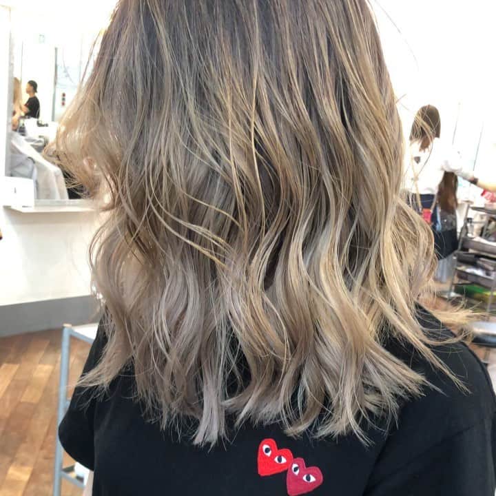 神能裕貴のインスタグラム：「【超リアル海外ヘアー / バレイヤージュ】 海外志向なお客様へ. #SHIMA#ハイライト#バレイライト#バレイヤージュ#海外ヘアー」