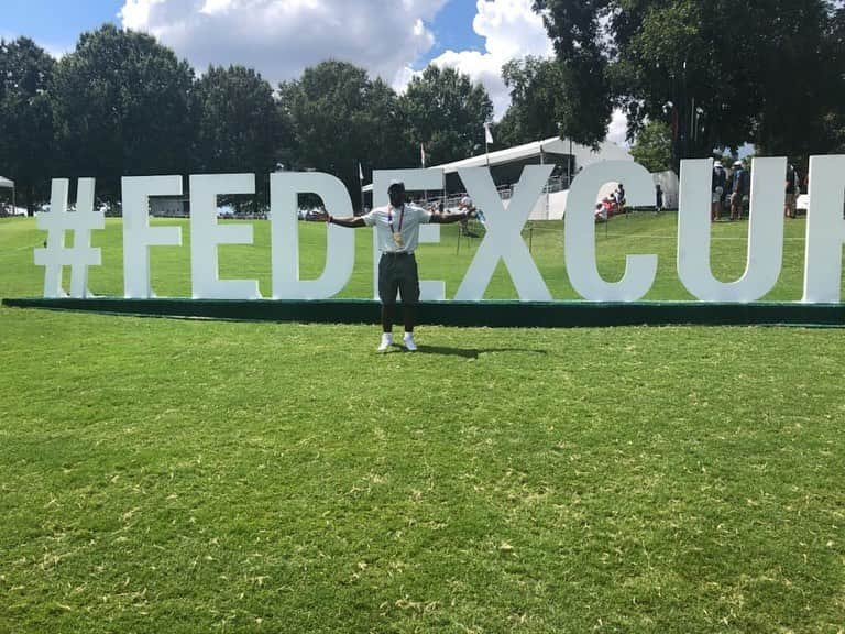 マイケル・ヴィックさんのインスタグラム写真 - (マイケル・ヴィックInstagram)「Amazing is the best way to describe today! Thank you @PGATOUR @playofffinale for this once in a lifetime experience for me to watch @rorymcilroy and @JustinThomas34 inside the ropes at the 1st Tee.」8月24日 10時55分 - mikevick