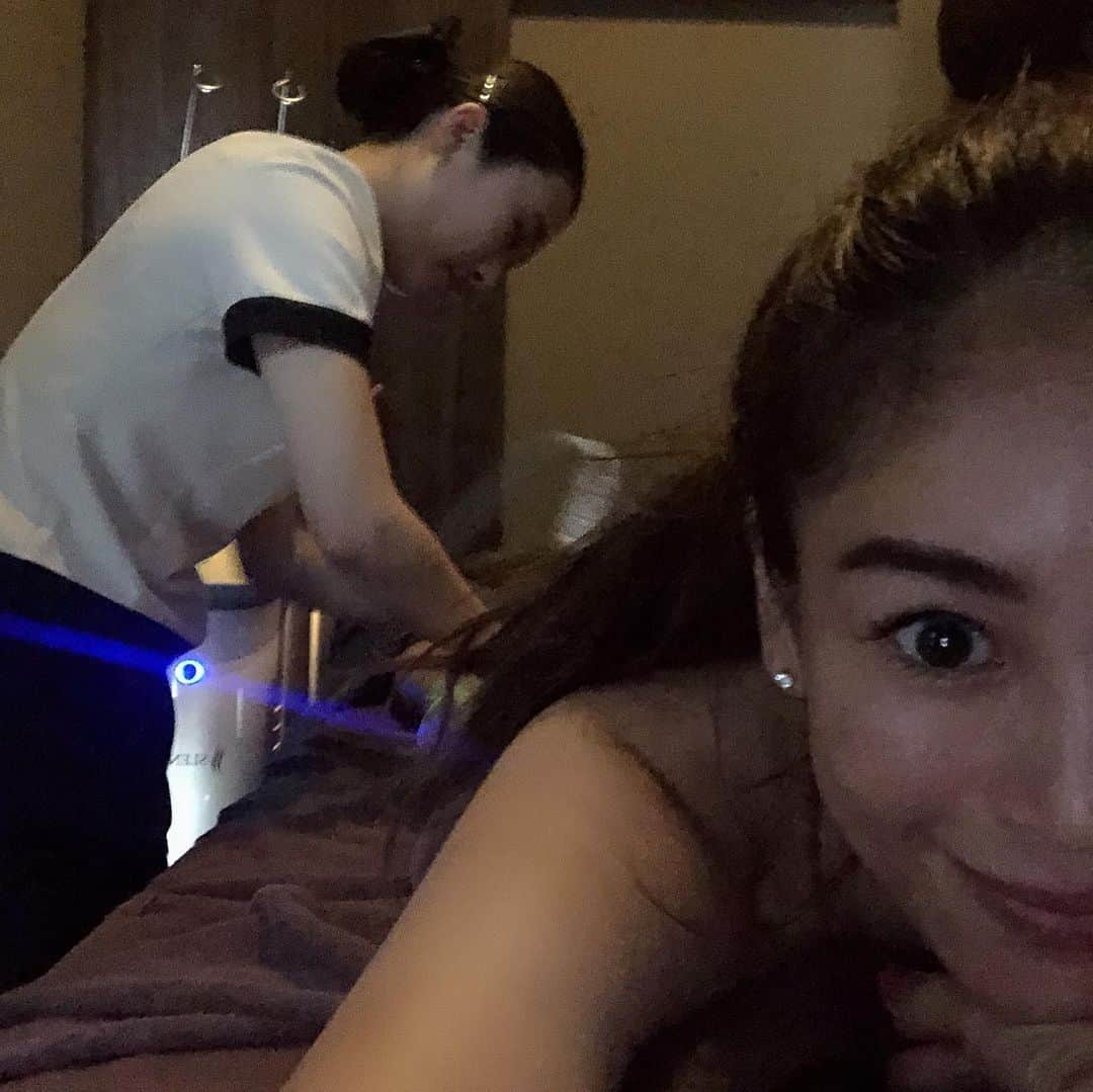 大桑マイミのインスタグラム：「スレンダ銀座に行ってきました。 前回遺伝子検査をした際に 私は、脂質とると太りやすい体質と言う事が判明したので頭に入れながら生活していました。 チキンは胸肉  ポテトフライも🍟ポテトサラダにかえたり。  揚げ物より煮る蒸す炒める中心していました。 色々アドバイスもいただけるので参考になります。 施術の後に、整体師さんに体の歪みを整えていただきWのアプローチ。 すっーきり。 #slendaginza #スレンダ銀座 #エステ #ダイエット #遺伝子検査 #セルライト #美容 #肌ケア #美肌 #女子力向上委員会 #女子力アップ #美肌レシピ @slendaginza_official」