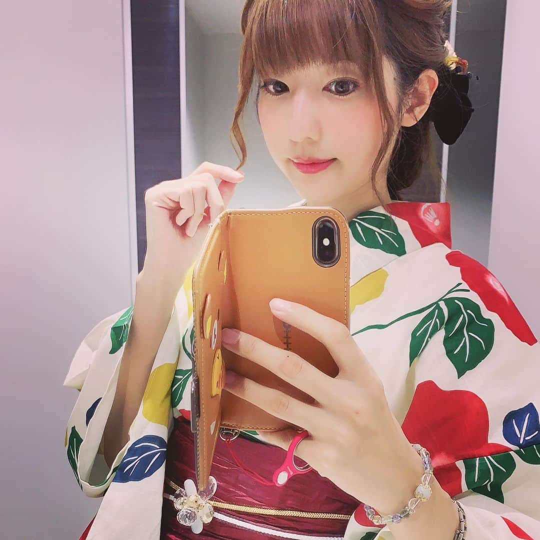 渚のインスタグラム：「2019年、初浴衣！ 夏に間に合ったぁ😂💨💨 今回の放送のために初おろししました✌️✨ #浴衣 #浴衣ヘア #yukata #selfie #椿」