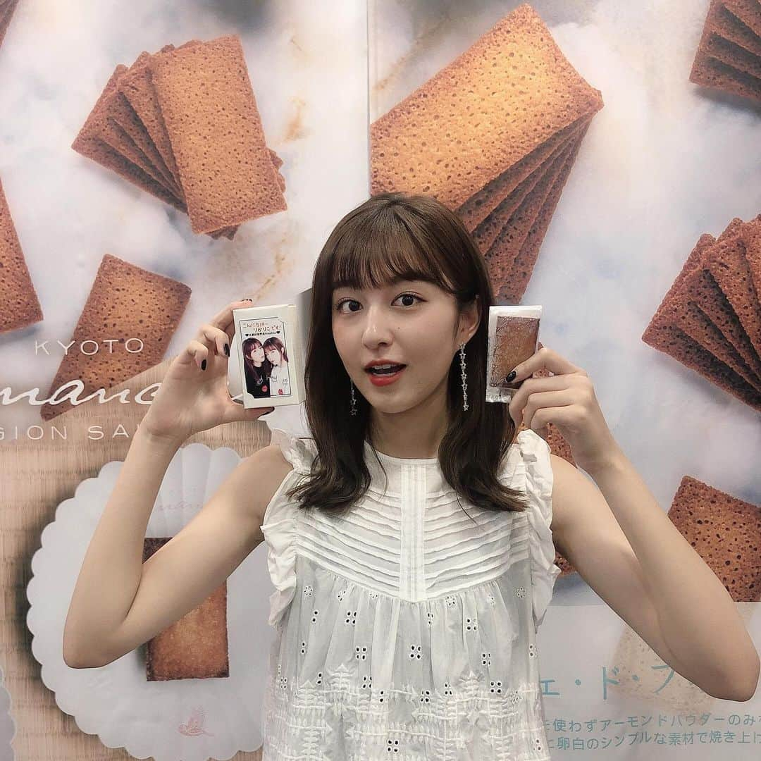 市野莉子さんのインスタグラム写真 - (市野莉子Instagram)「. 今日も台湾でイベントです！ 持ってるのはこのイベント限定パッケージのフィナンシェ❤️ . 早安! 我們今天也在Touch The Japan喔💕 期待跟大家見面! 歡迎來玩唷! . #りかりこ #京都フィナンシェ #台湾 #台灣 #taiwan」8月24日 11時17分 - riko_ichino