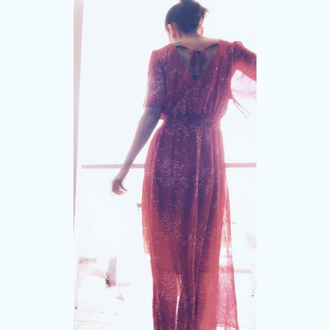 氷浦紫さんのインスタグラム写真 - (氷浦紫Instagram)「#fifthcode#REDonepiece#赤いワンピース#model#yukalihiula#氷浦紫#リゾートコーデ#resortcode#fifth#お仕事は事務所まで#イアラ#イアラモデルエージェンシー#iara#iaramodelagency #fifthtl #カシュクールフラワーロングワンピース」8月24日 11時49分 - yukalihiula