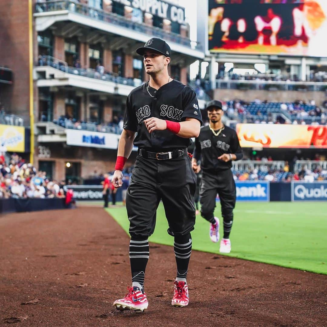 ボストン・レッドソックスさんのインスタグラム写真 - (ボストン・レッドソックスInstagram)「Painted black.  #PlayersWeekend」8月24日 11時54分 - redsox