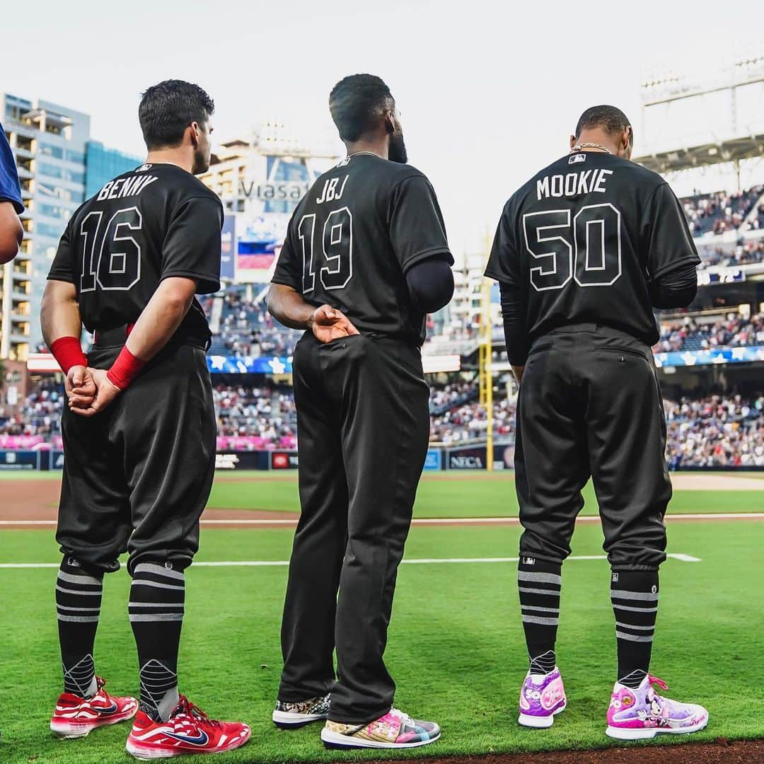 ボストン・レッドソックスさんのインスタグラム写真 - (ボストン・レッドソックスInstagram)「Painted black.  #PlayersWeekend」8月24日 11時54分 - redsox