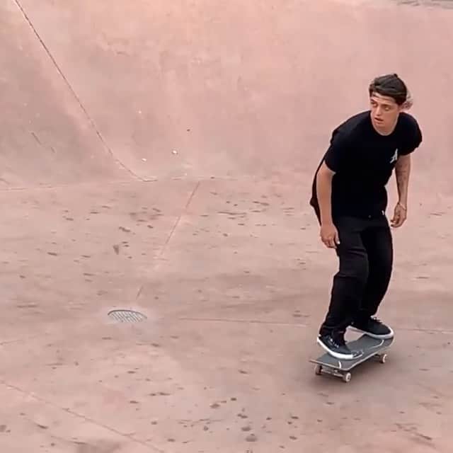 オルタモントのインスタグラム：「Friday stoke w/ @hellaspliffs 🚀 // 📹: @sickyouds // #CFADC」