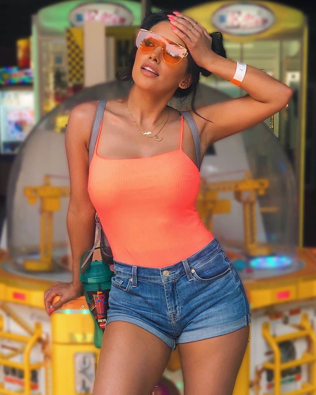 ゼリカ・シルバーのインスタグラム：「At this point Six Flags owes me money 😂 🎢🎠#happiestplaceonearth #sixflags」