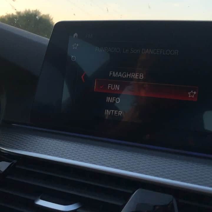 Showtekのインスタグラム：「@funradio 🤡🤡🤡🙌」