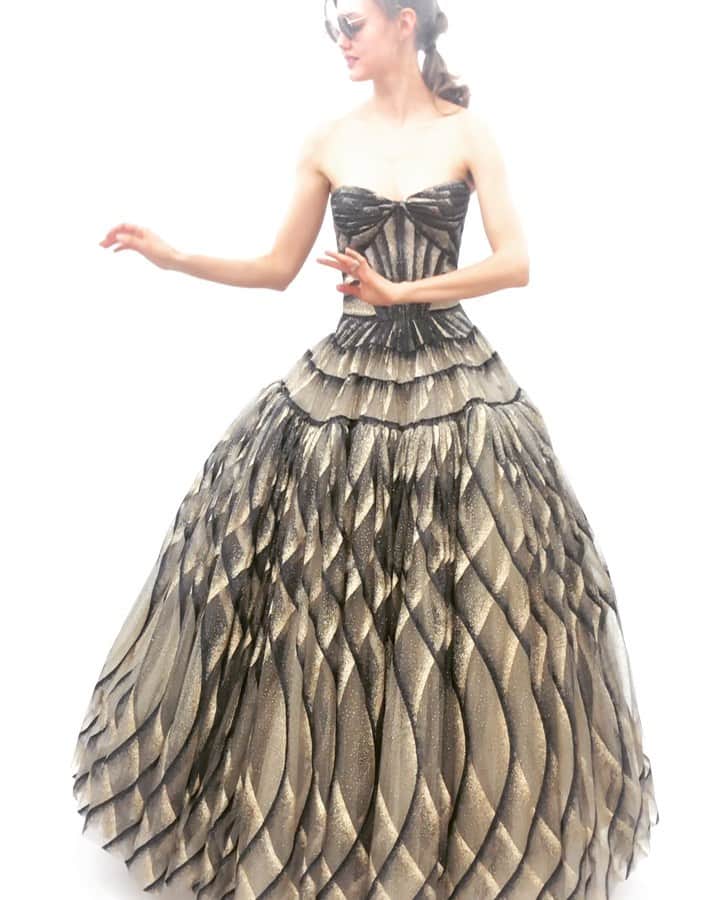 のインスタグラム：「Swaying into the weekend! #zacposen @lindseywixson」