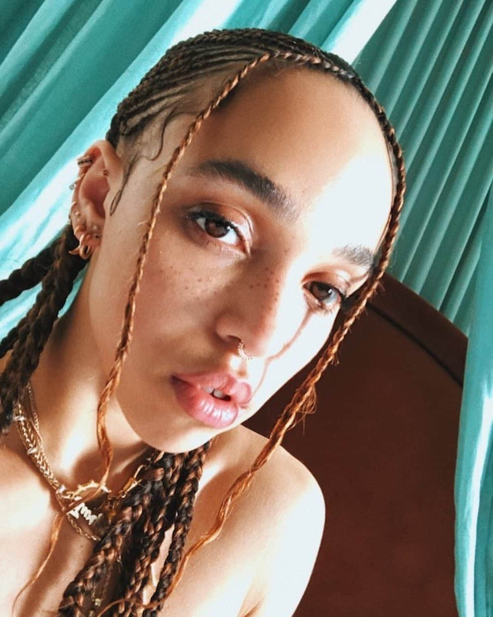 FKAツイッグスさんのインスタグラム写真 - (FKAツイッグスInstagram)「i can steal your girl」8月24日 3時53分 - fkatwigs