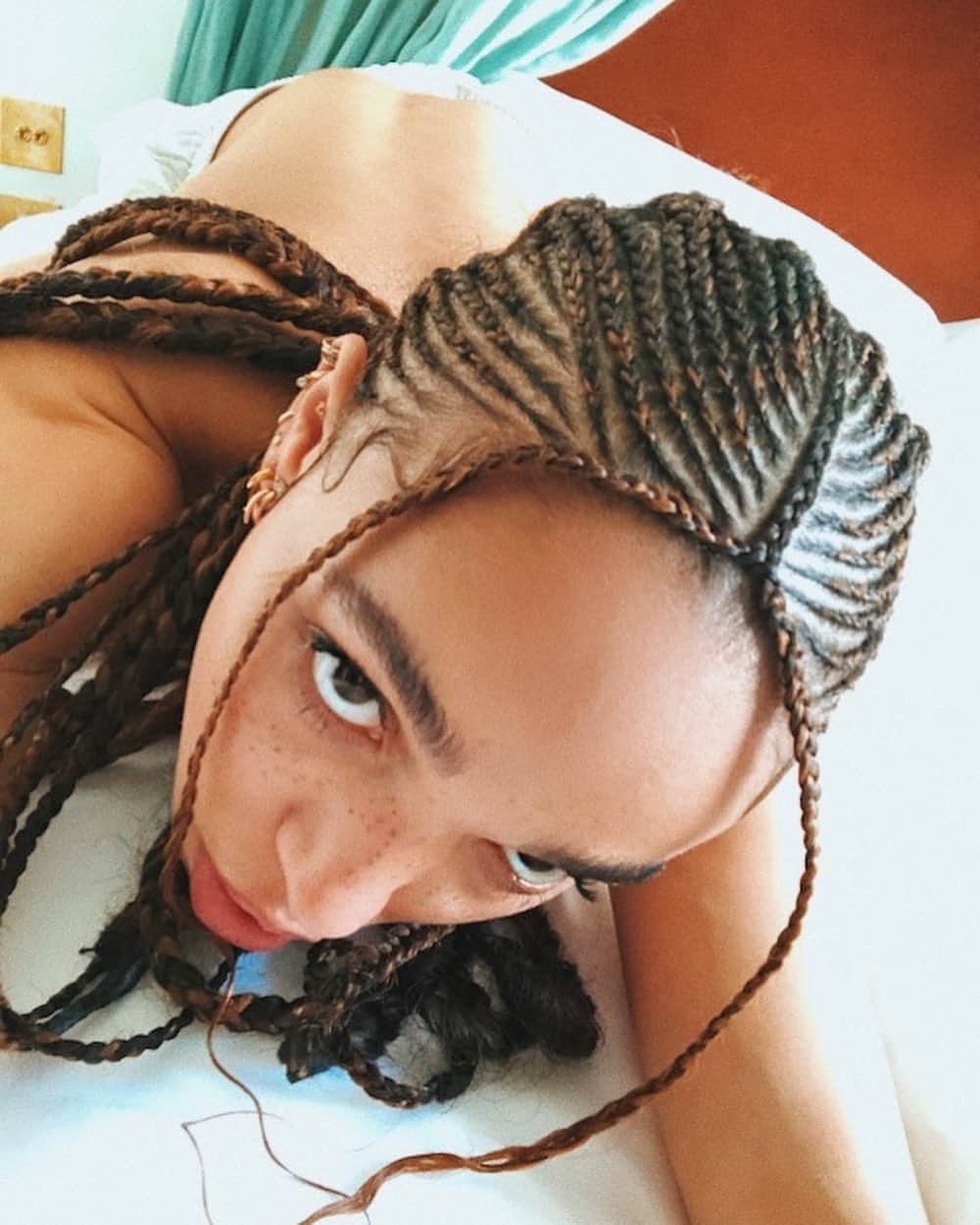 FKAツイッグスさんのインスタグラム写真 - (FKAツイッグスInstagram)「i can steal your girl」8月24日 3時53分 - fkatwigs