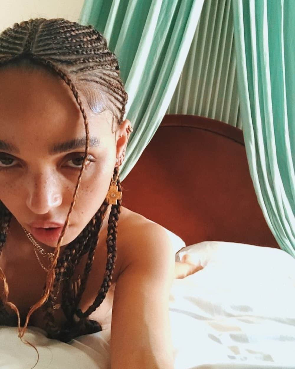 FKAツイッグスさんのインスタグラム写真 - (FKAツイッグスInstagram)「i can steal your girl」8月24日 3時53分 - fkatwigs