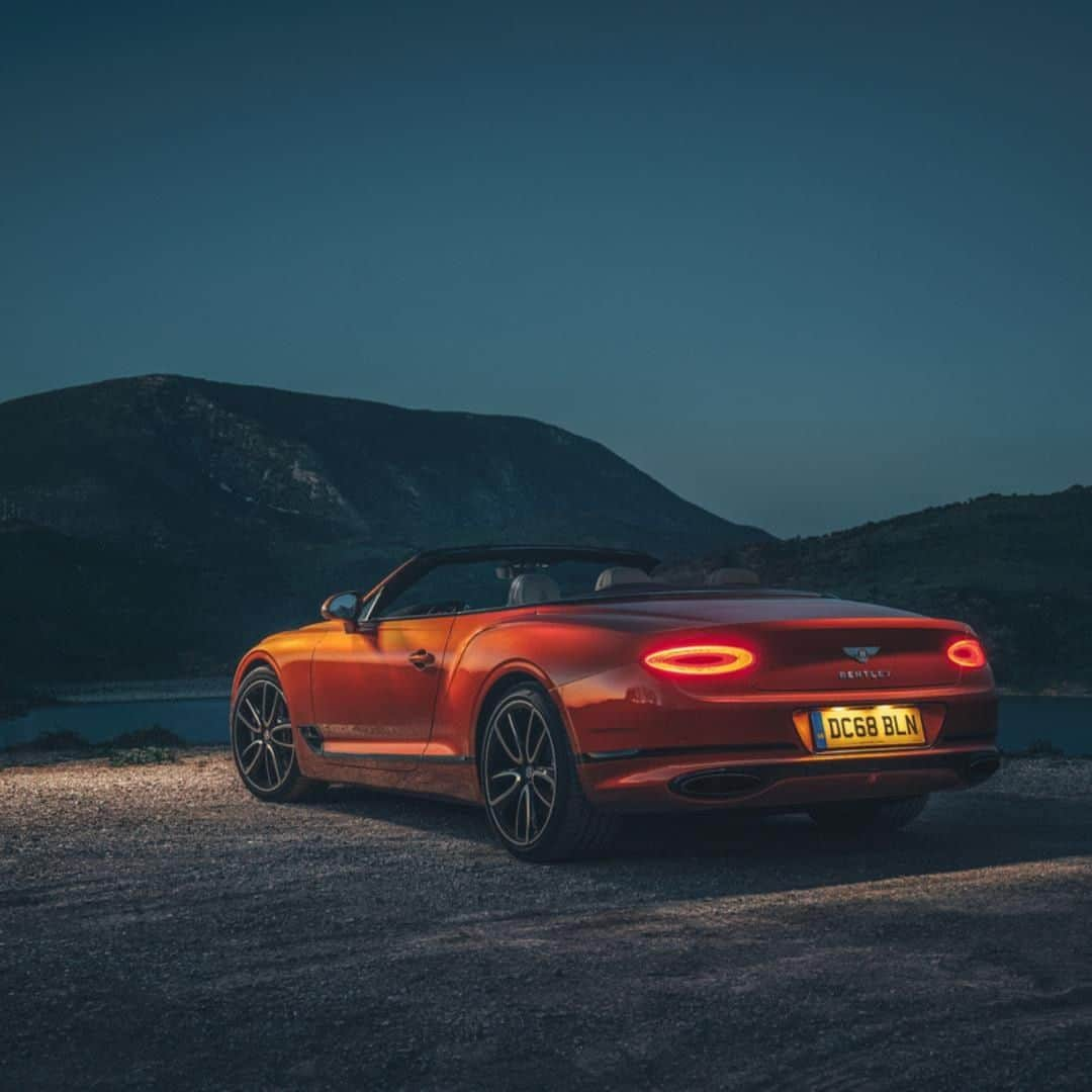 ベントレーさんのインスタグラム写真 - (ベントレーInstagram)「The lighting on the #ContinentalGT Convertible uses the latest LED Matrix technology, but it is the design of the tail lamps that truly sets them apart. Configure yours through the link in bio. _ Continental GT Convertible WLTP drive cycle: combined fuel consumption: 14.8 mpg (19.1 l/100 km), combined CO2: 336 g/km」8月24日 4時00分 - bentleymotors