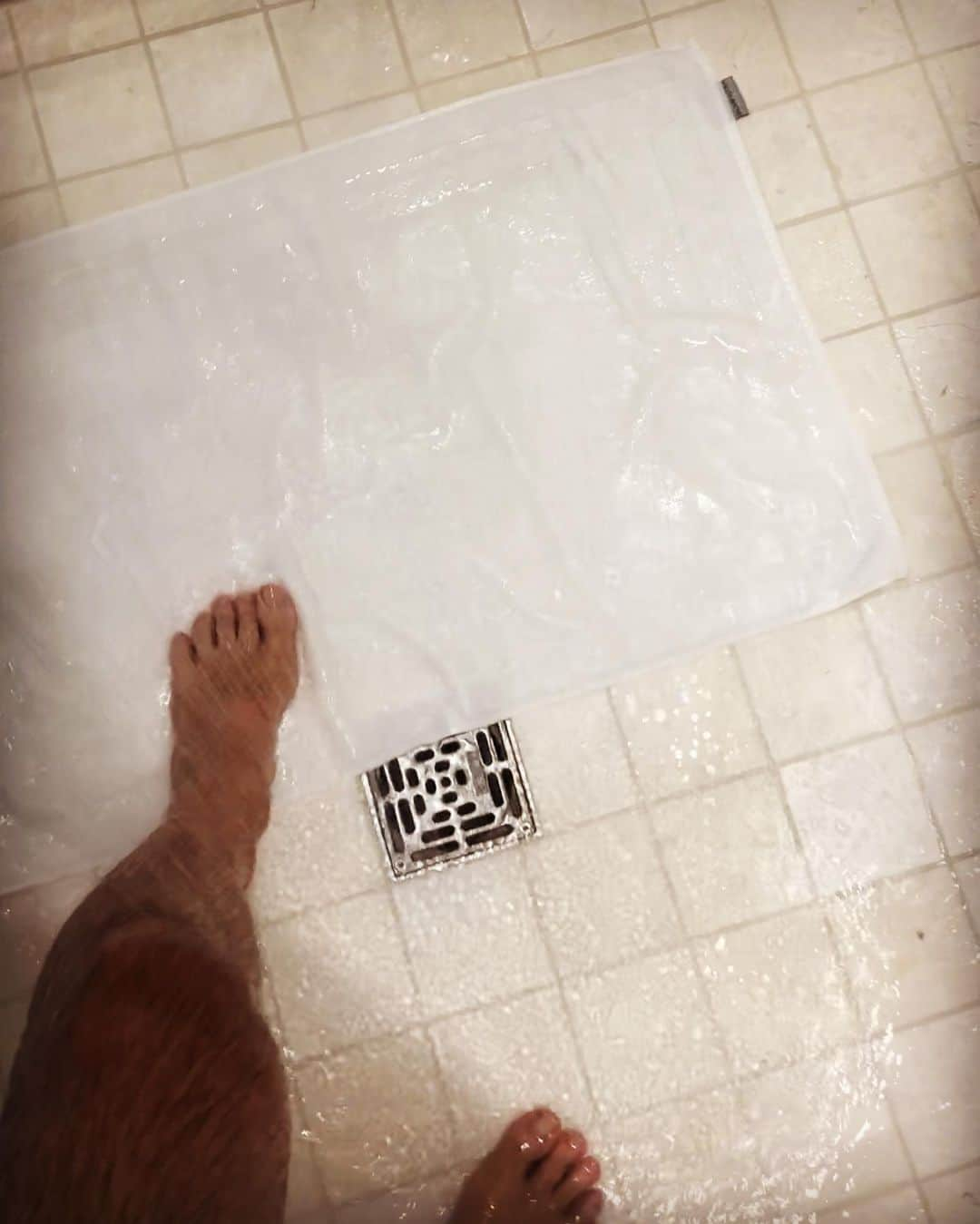 ブライアン・メイさんのインスタグラム写真 - (ブライアン・メイInstagram)「Trivial Touring Tip number 135. “Don’t break your neck in the shower”. Well, maybe not so trivial.  Verbal instructions included.  I should add, as caption to the last picture, don’t put the towel over the drain, or you will flood the place, and make sure you also have some towels on the floor OUTSIDE the showers for when you step out. It will be slippery there too. Here’s wishing you all an injury-free day !! Yay ! Bri」8月24日 4時01分 - brianmayforreal