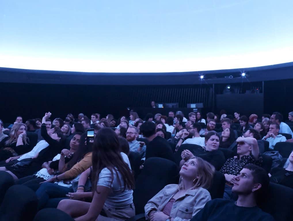 The xxさんのインスタグラム写真 - (The xxInstagram)「Last night we had a listening party of our first album under the stars 🌌🌠 in the planetarium at the Greenwich Observatory, now that’s the only way we ever want to listen to music! Thank you so much to the astronomer for doing the star show live to our album, it was something we’ll never forget! So good to meet all of you and hear your stories of what the album means to you! Big love xx The xx」8月24日 4時16分 - thexx