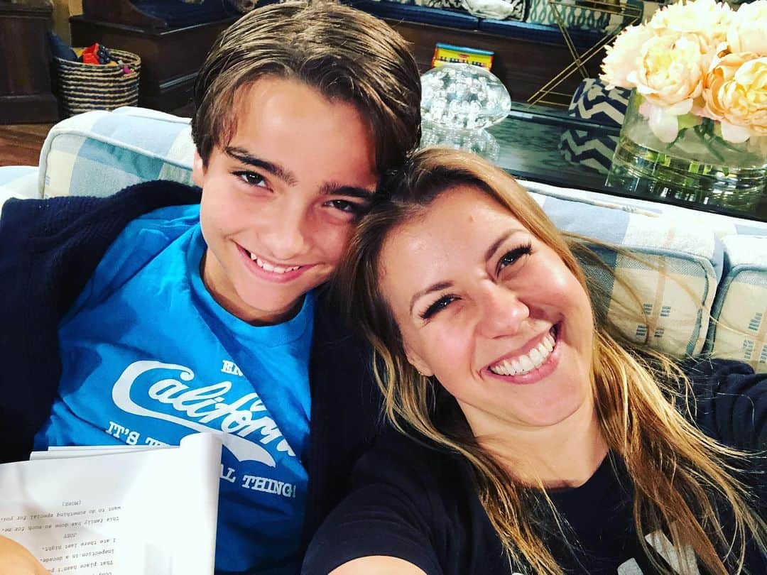 ジョディ・スウィーティンさんのインスタグラム写真 - (ジョディ・スウィーティンInstagram)「Just hanging with my buddy @eliasharger during run thru today! #fullerhouse #fullhousefamily #season5」8月24日 4時18分 - jodiesweetin