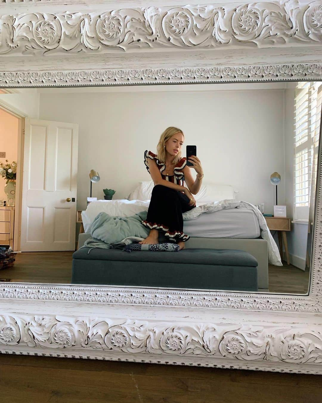 タニヤ・バーさんのインスタグラム写真 - (タニヤ・バーInstagram)「My bedroom is a work in progress right now, but took a photo in my old mirror when it was on its side leaning up against my cupboards (it’s gone now 😭) and thought I’d just post it. Going to do an IGTV bedroom tour when it’s all finished soon, but you can see a sneak peek of my new bedside tables which I’m so happy with 🤗」8月24日 4時26分 - tanyaburr