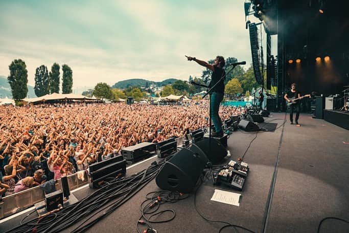 Bastian Bakerさんのインスタグラム写真 - (Bastian BakerInstagram)「The @seasidefestivalch was so well organised and the crowd so awesome, will remember this ❤️ #festival #season #spiez #suisse #schweiz #switzerland #magic pic by @rob_lewis_photography」8月24日 4時35分 - bastianbaker