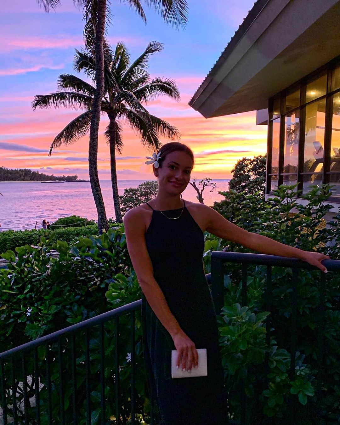 リア・ミシェルさんのインスタグラム写真 - (リア・ミシェルInstagram)「🌴🌅🌸」8月24日 5時17分 - leamichele