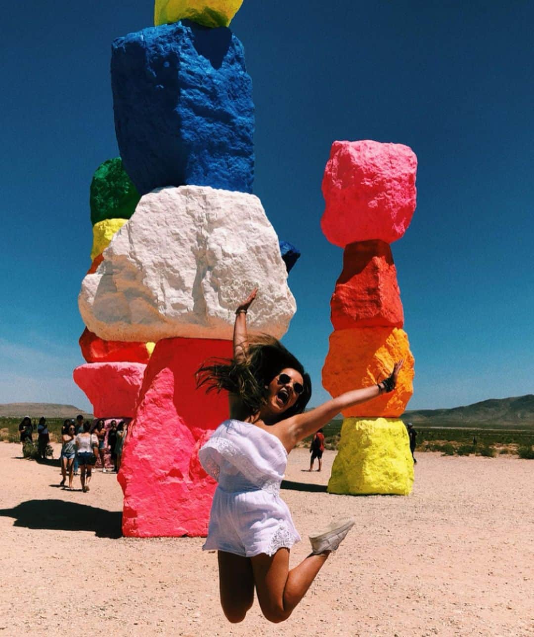 Brooke Marie Hylandのインスタグラム：「My day got a whole lot BRIGHTER after this 🌈🌵💞✨」